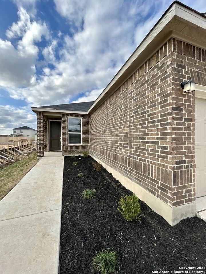 428 Blacktail Dr - Photo 3 of 30