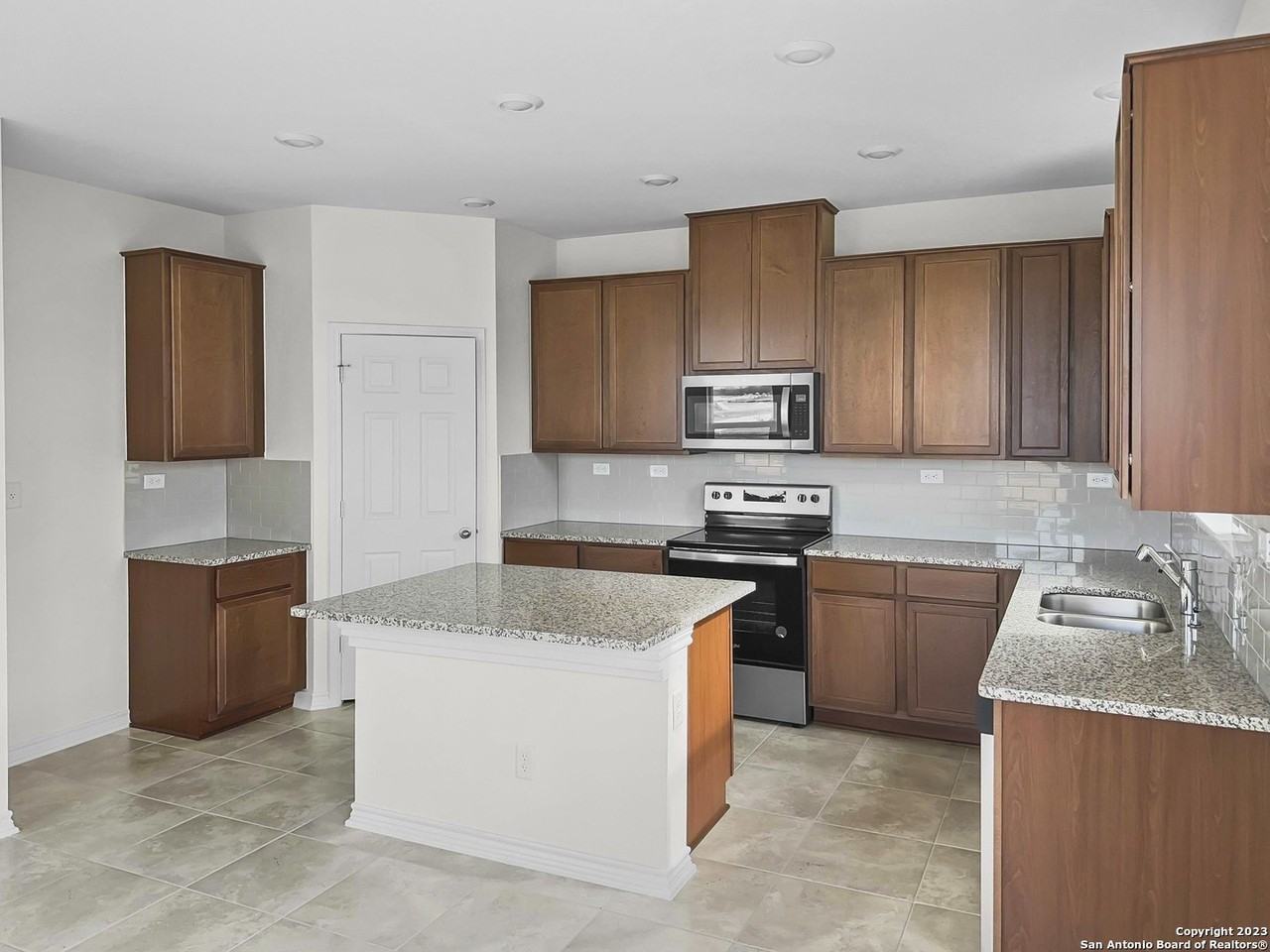 359 Blacktail Dr - Photo 6 of 19