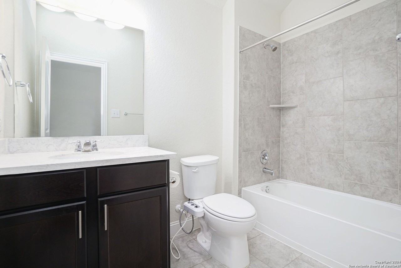 109 Giverny - Photo 4 of 16