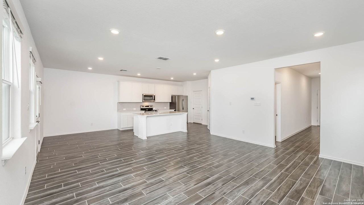 4306 Admirals Bnd - Photo 2 of 10