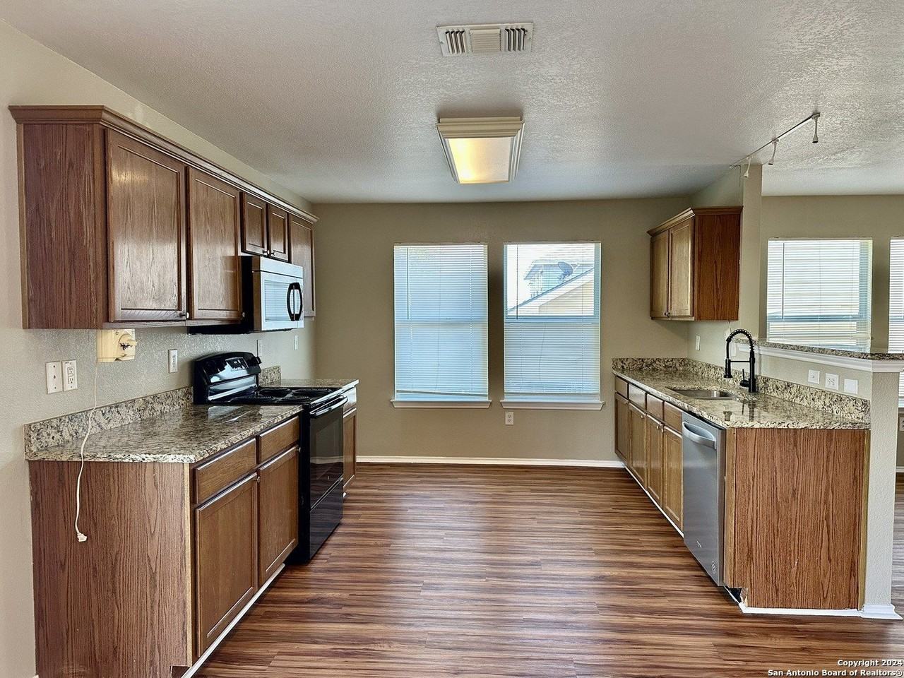 11019 Dublin Pl - Photo 2 of 31