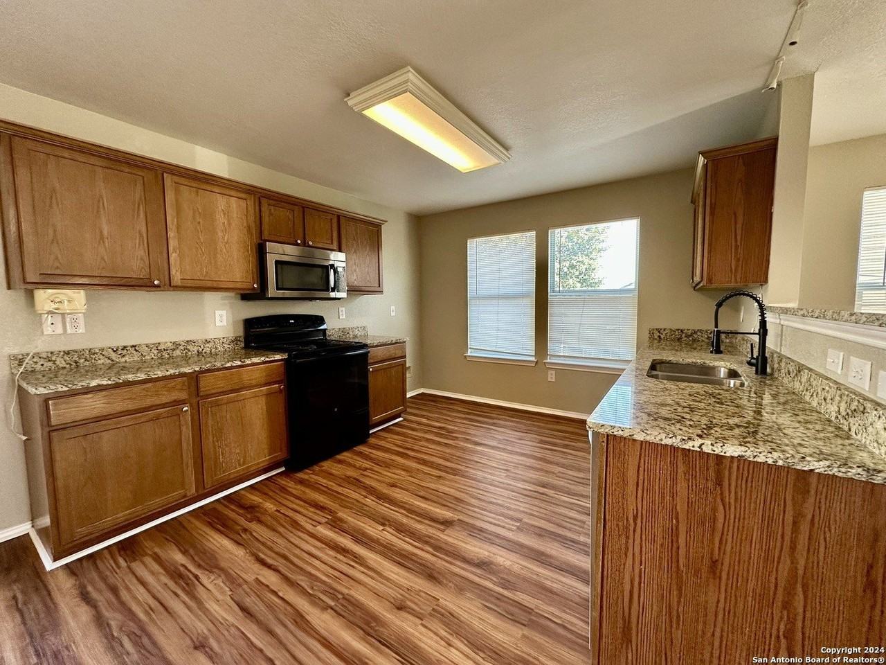 11019 Dublin Pl - Photo 5 of 31