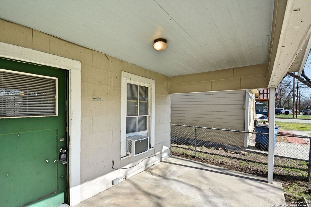 875 Porter St - Photo 3 of 24