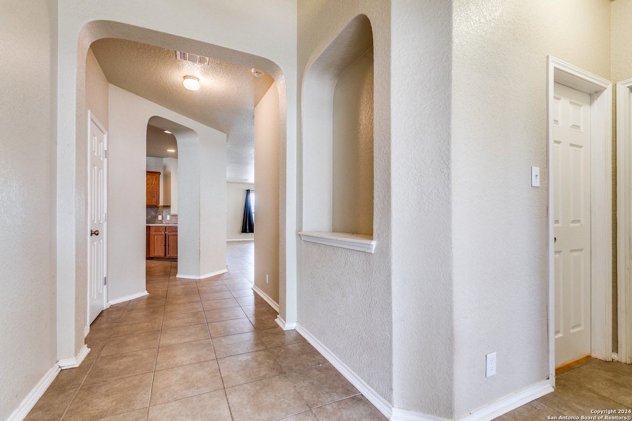 5822 Onyx Way - Photo 4 of 23