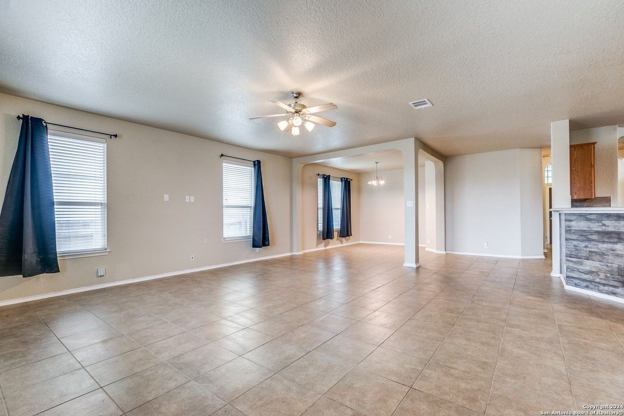 5822 Onyx Way - Photo 6 of 23