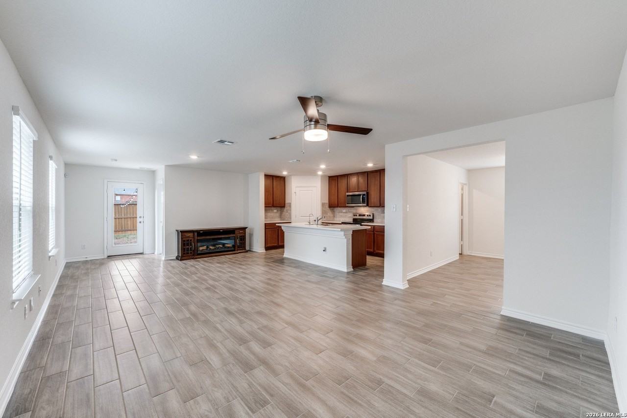 10526 Salitrillo Bnd - Photo 3 of 25