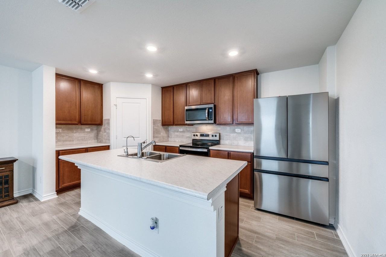 10526 Salitrillo Bnd - Photo 7 of 25