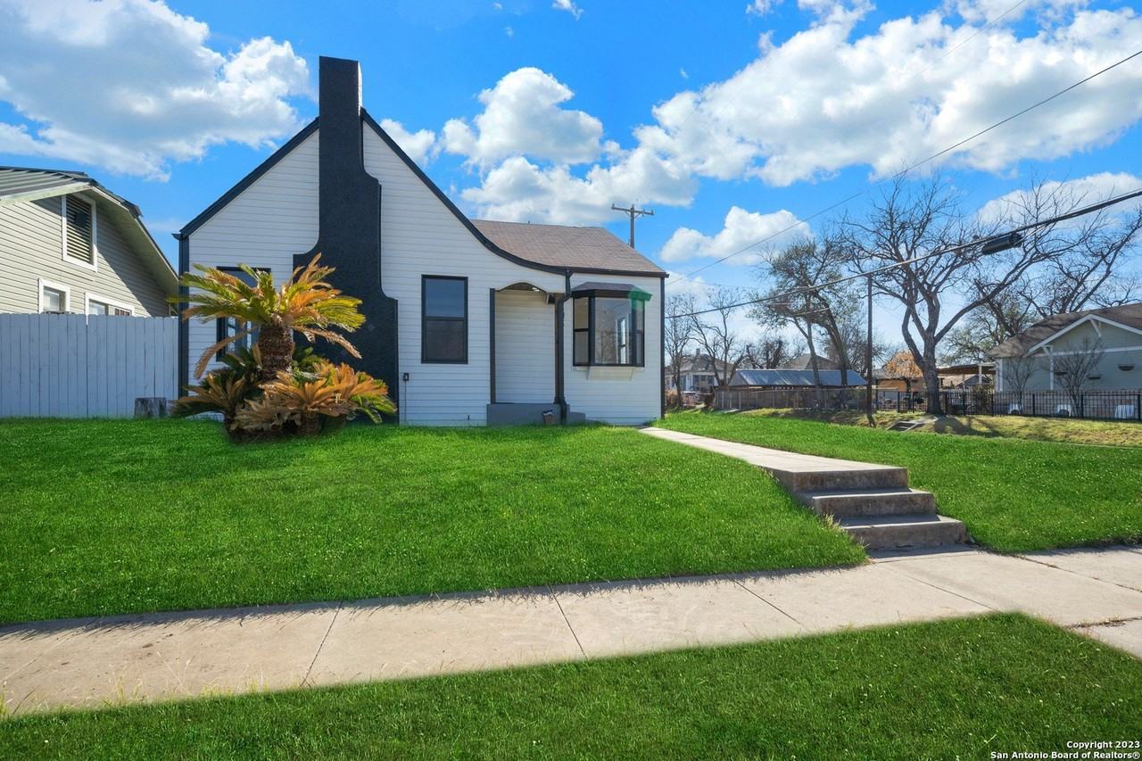 202 Rockwood Ct - Photo 3 of 40