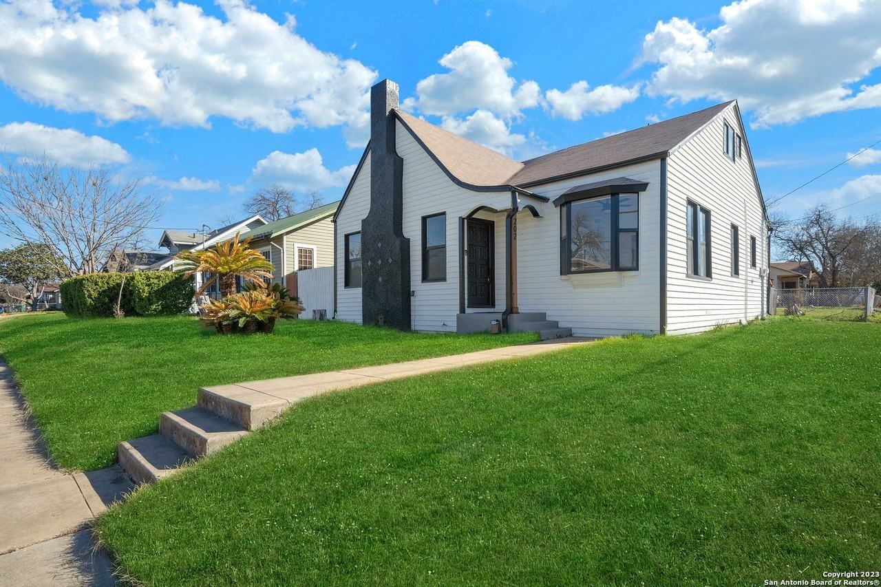 202 Rockwood Ct - Photo 4 of 40