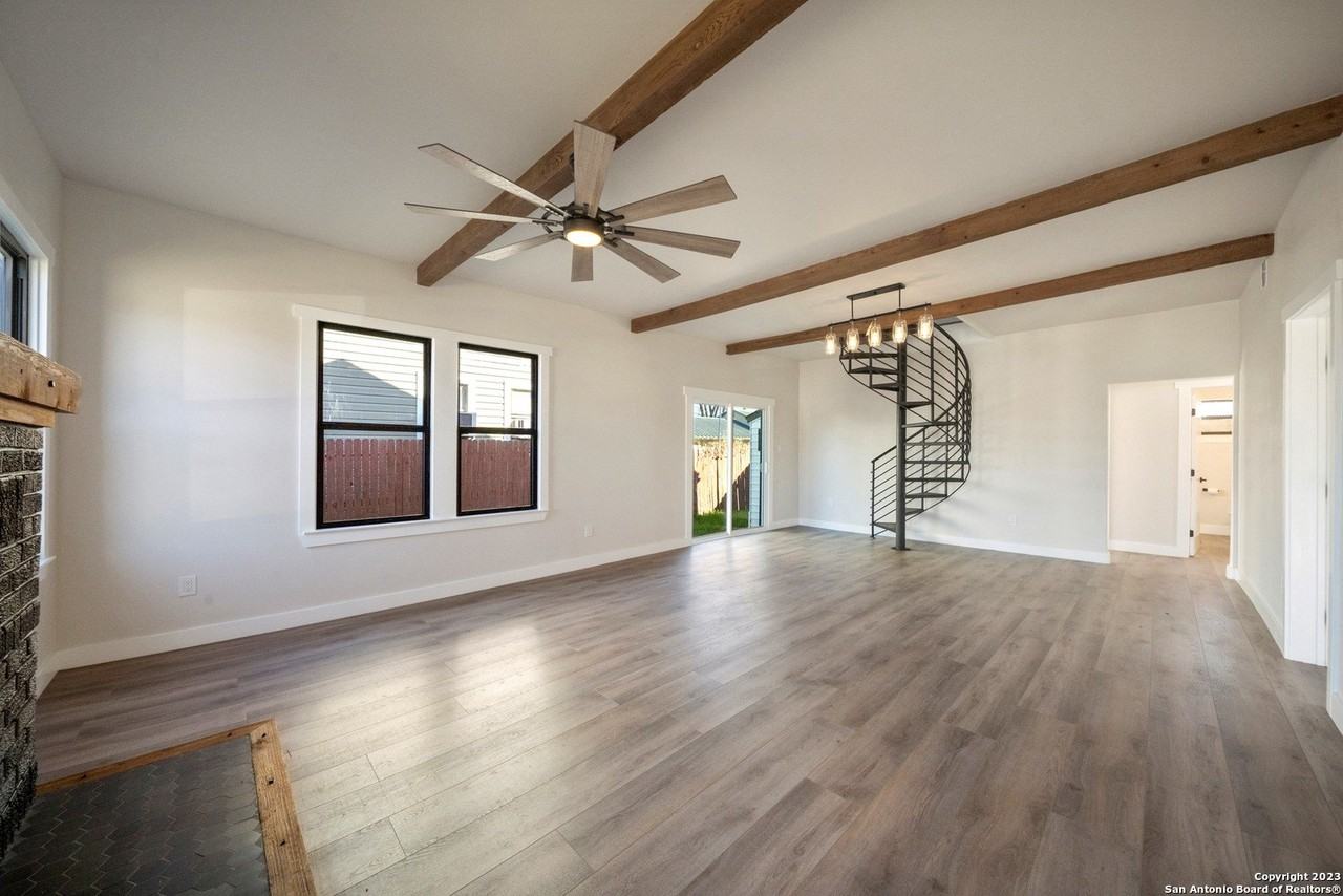 202 Rockwood Ct - Photo 7 of 40