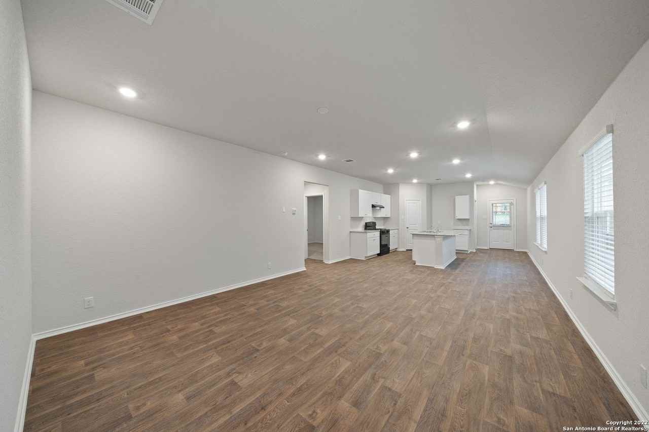 10419 Howgate - Photo 7 of 31