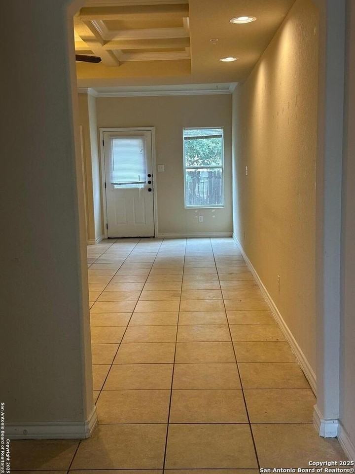 5002 Flipper Dr - Photo 3 of 18