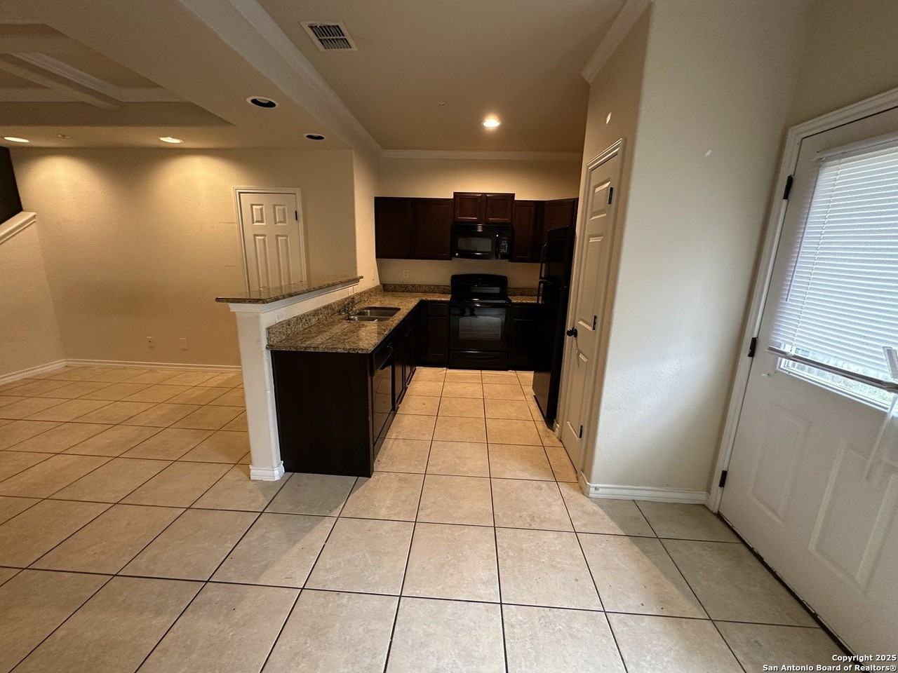 5002 Flipper Dr - Photo 6 of 18