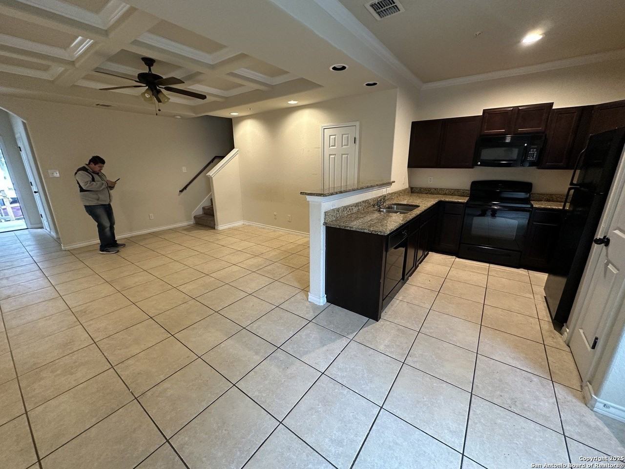 5002 Flipper Dr - Photo 7 of 18