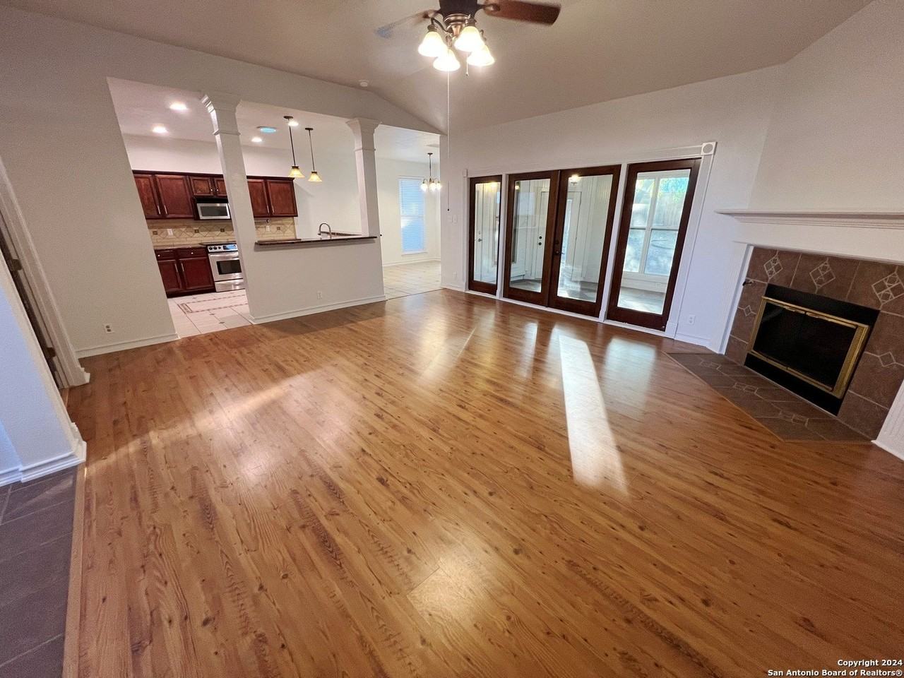 1511 Springhouse St - Photo 6 of 40