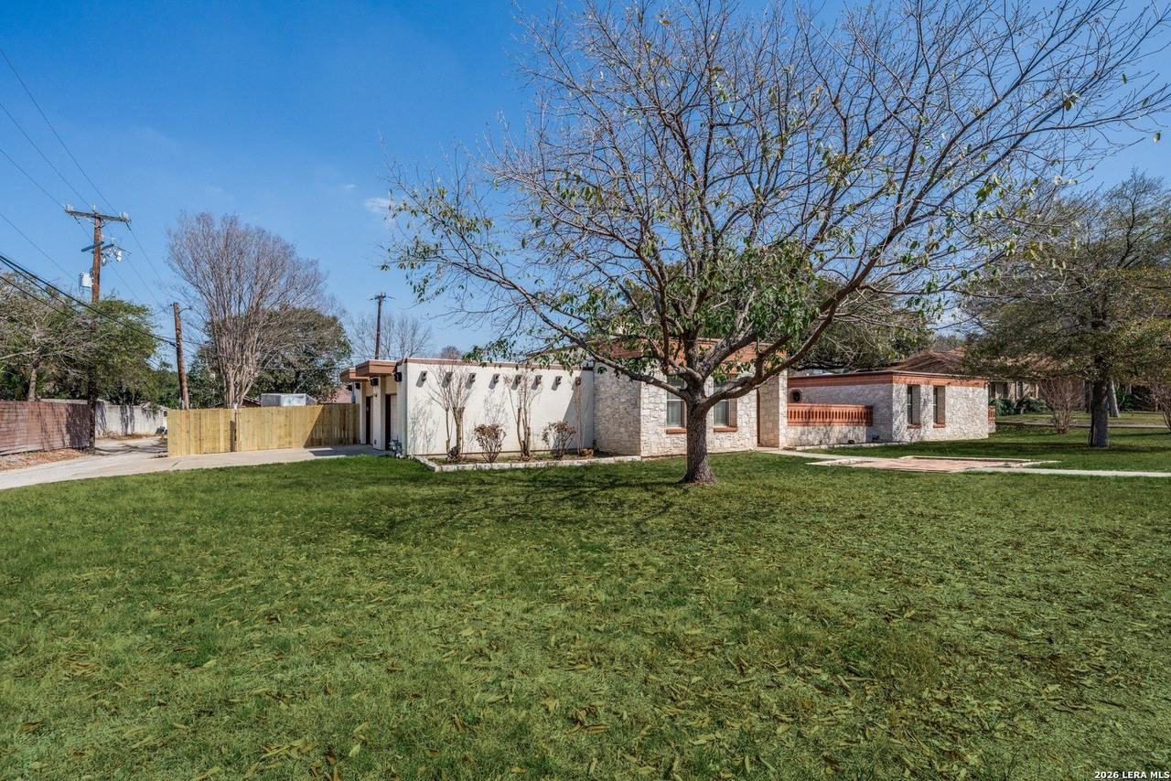 301 Wickford Way - Photo 2 of 26