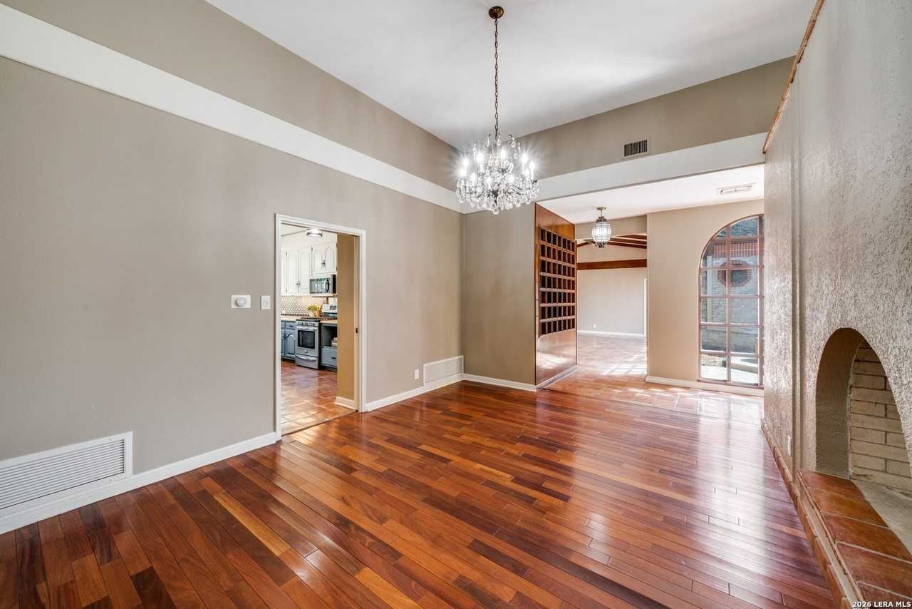 301 Wickford Way - Photo 5 of 26