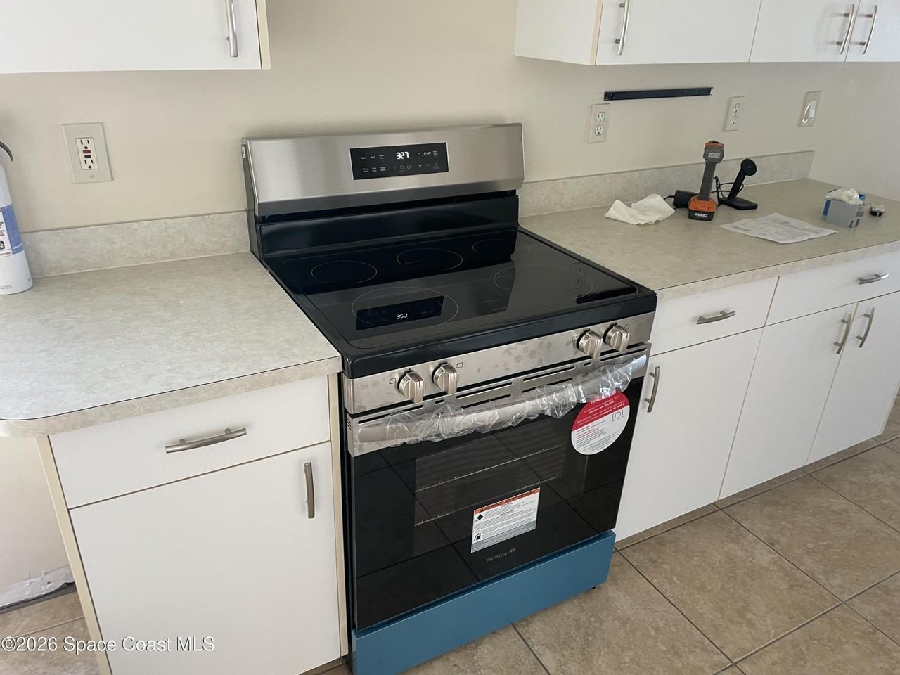 1895 Bayhill Dr - Photo 7 of 9