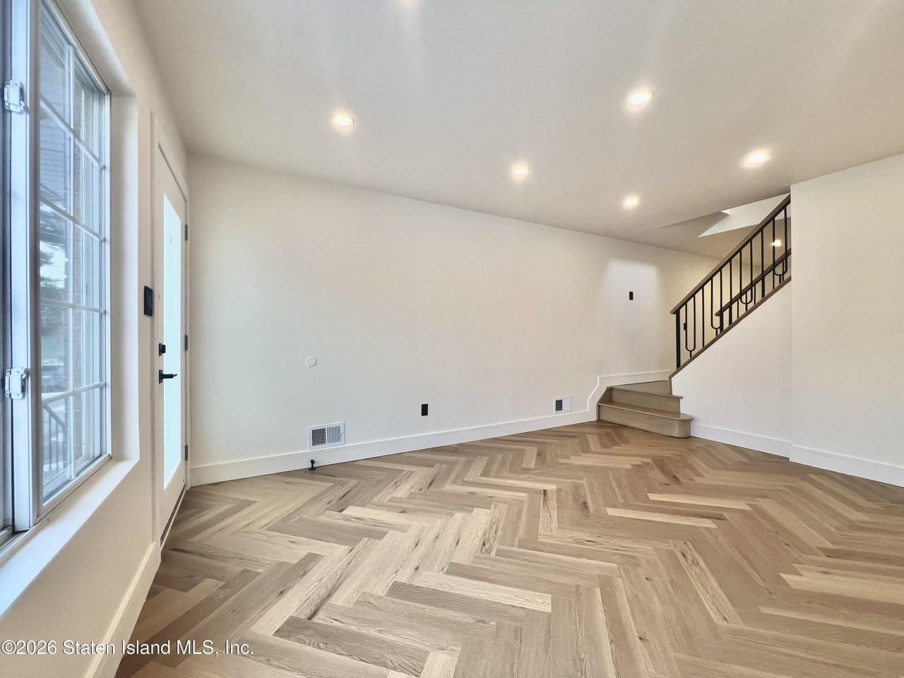 18 Pebble Ln Unit 1 #1 - Photo 5 of 27