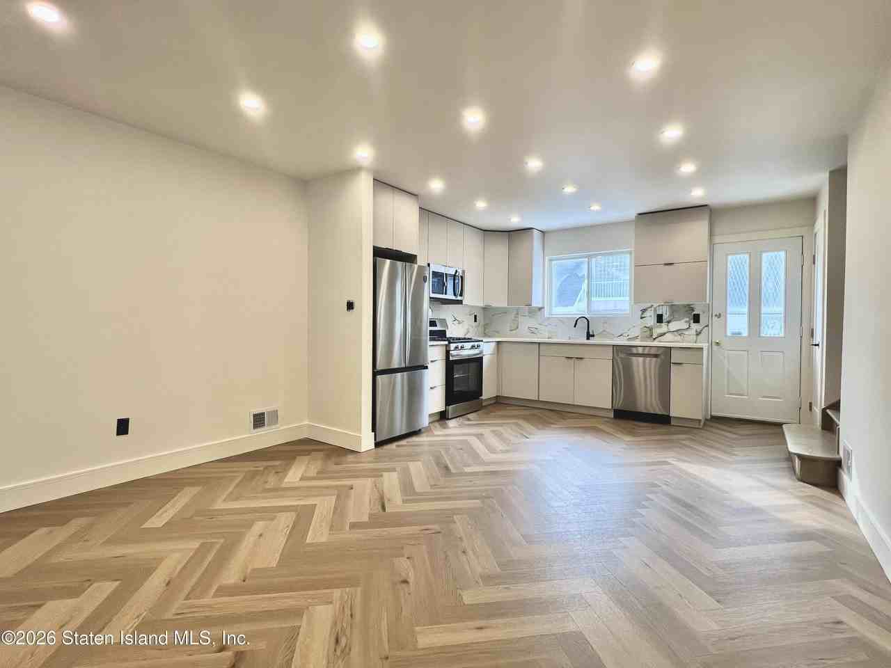 18 Pebble Ln Unit 1 #1 - Photo 7 of 27