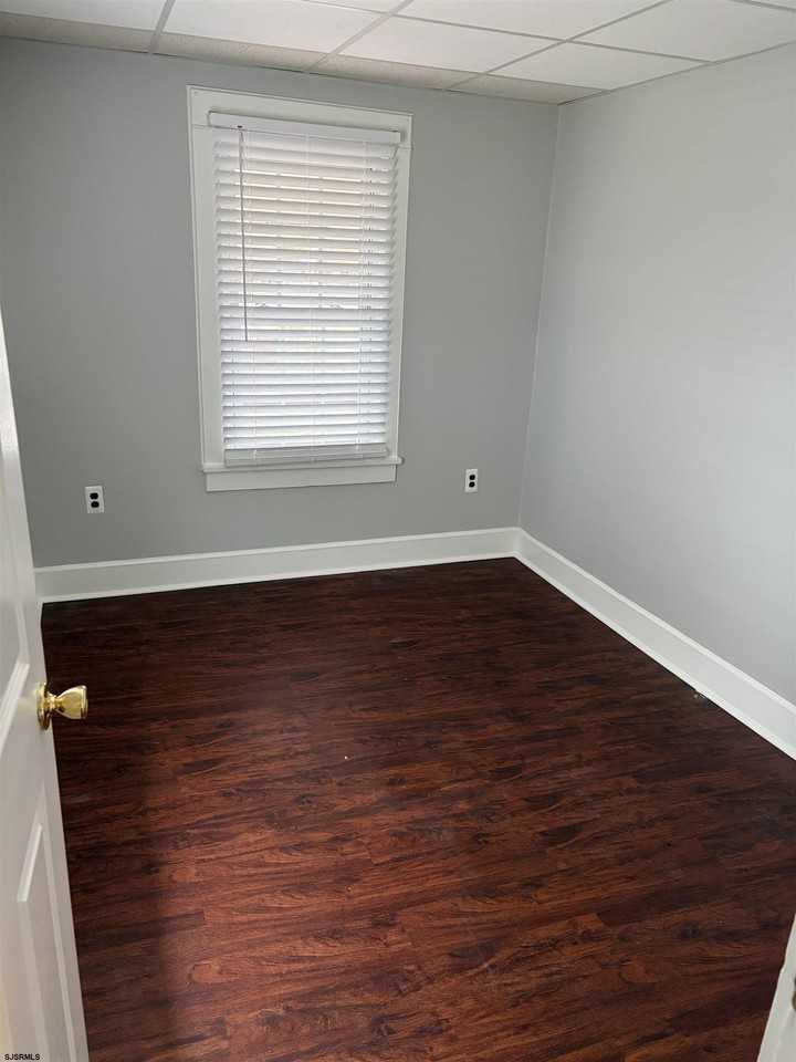 239 Roosevelt Ave - Photo 5 of 10