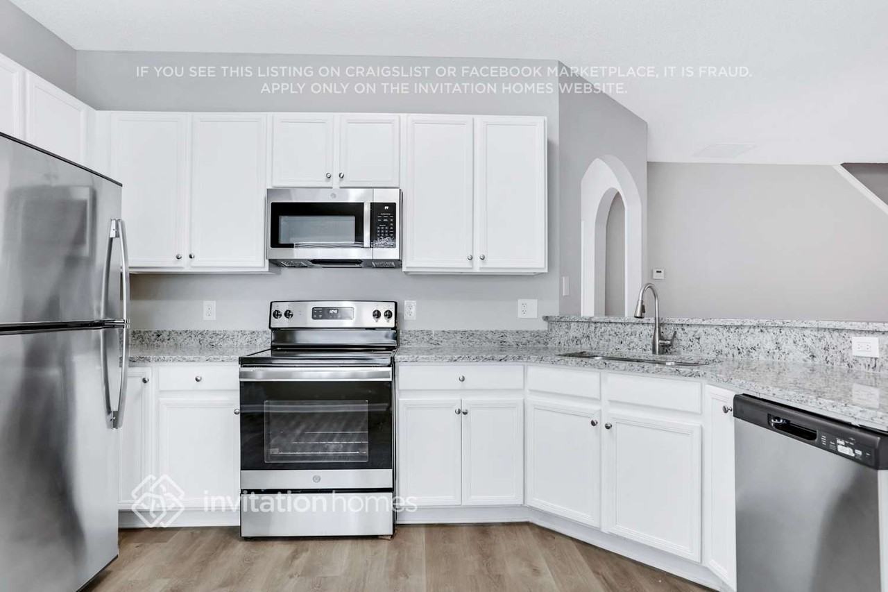 3084 Imperial Cir Sw - Photo 4 of 10