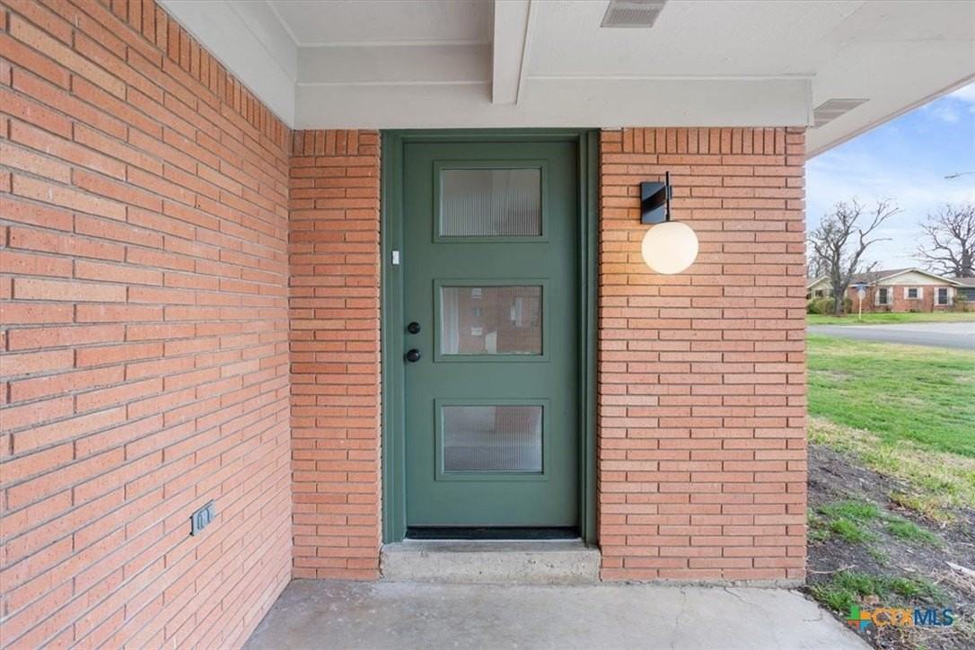 2305 N 15th St - Photo 2 of 41