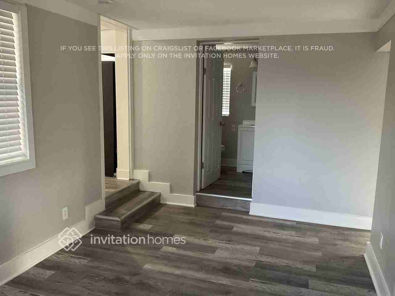 450 Iris Rd - Photo 4 of 18