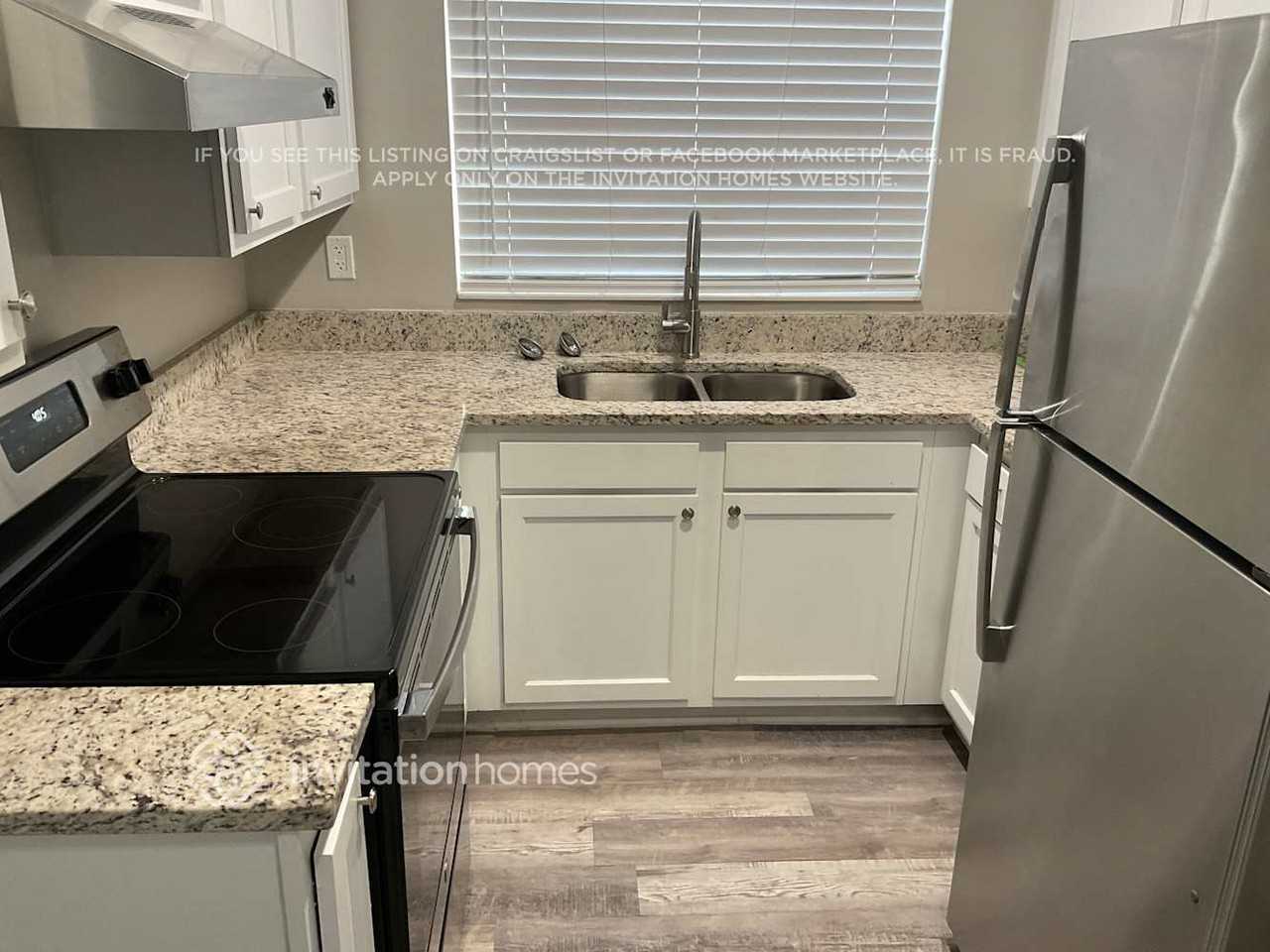 450 Iris Rd - Photo 5 of 18