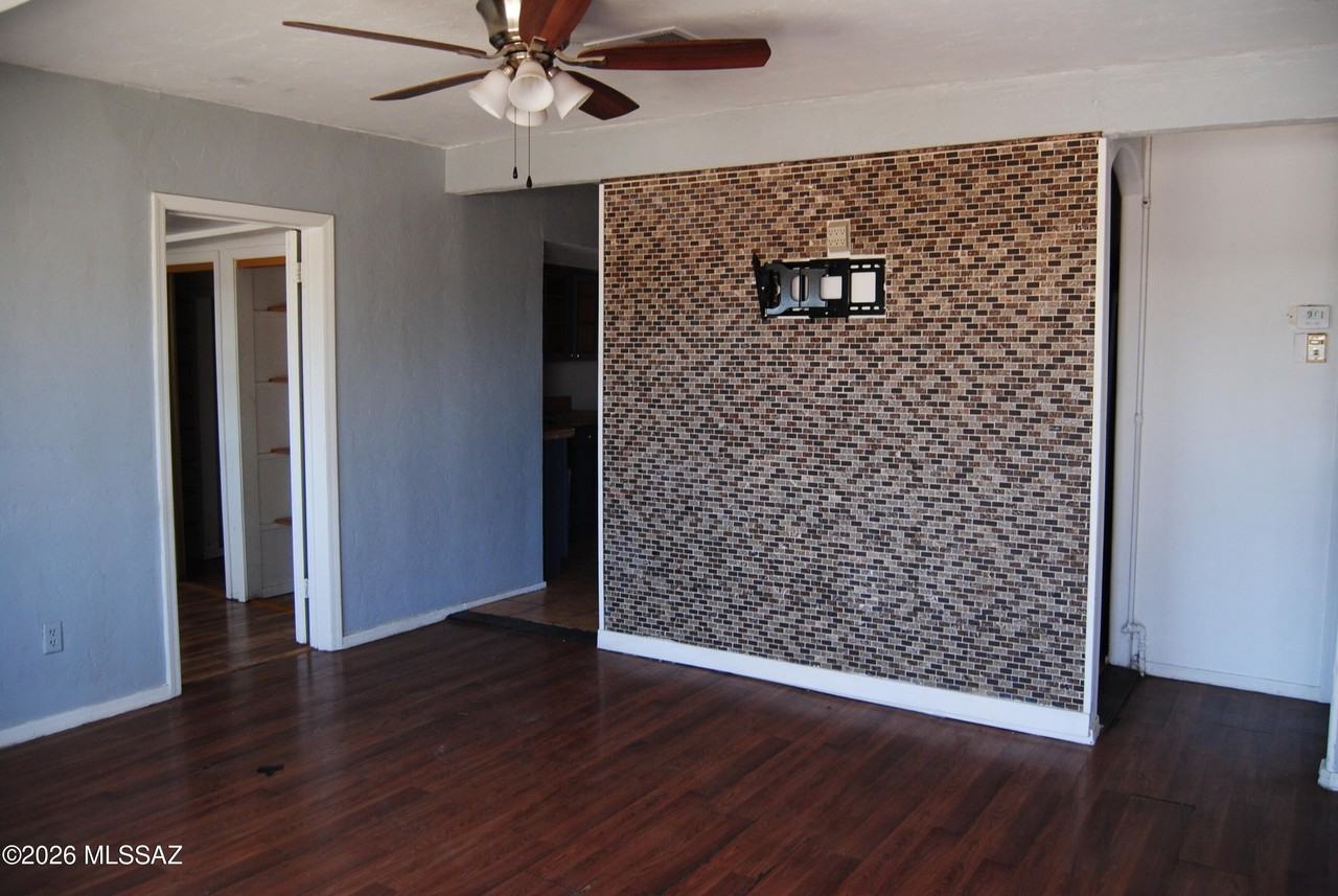 859 W Kelso St - Photo 4 of 22