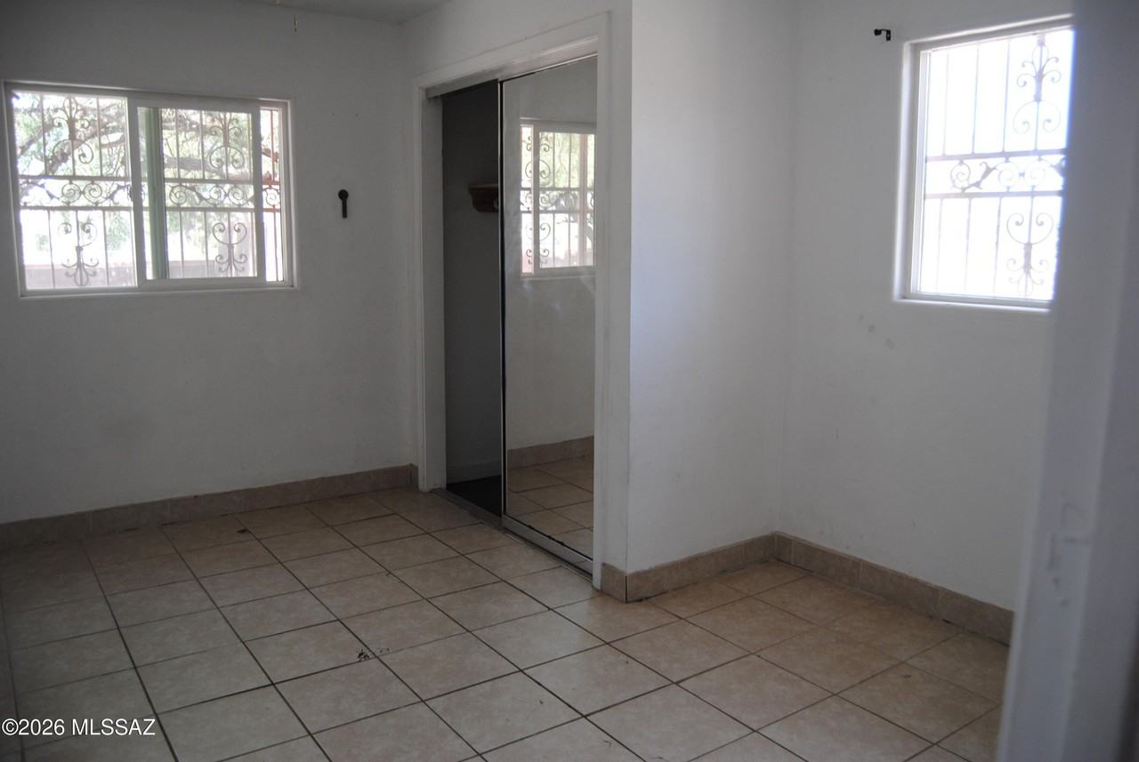 859 W Kelso St - Photo 7 of 22