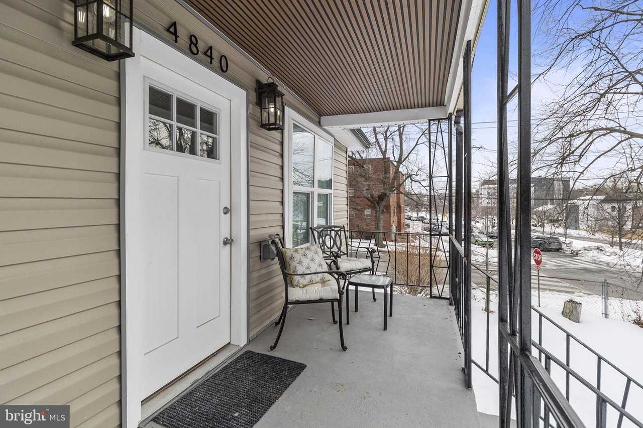 4840 Hayes St Ne - Photo 2 of 28