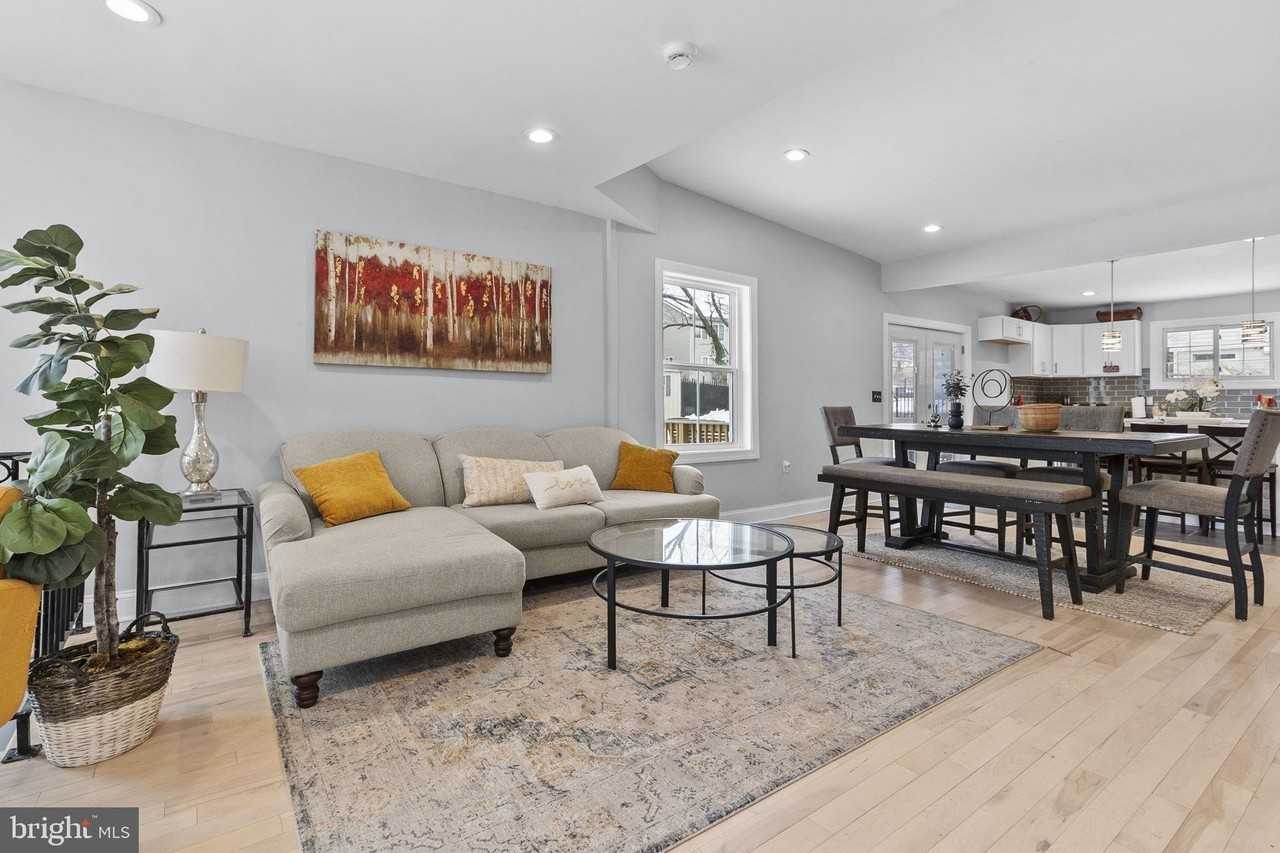 4840 Hayes St Ne - Photo 3 of 28