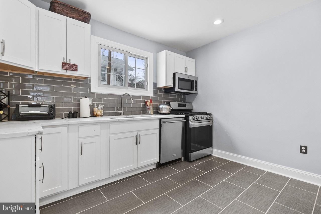 4840 Hayes St Ne - Photo 6 of 28