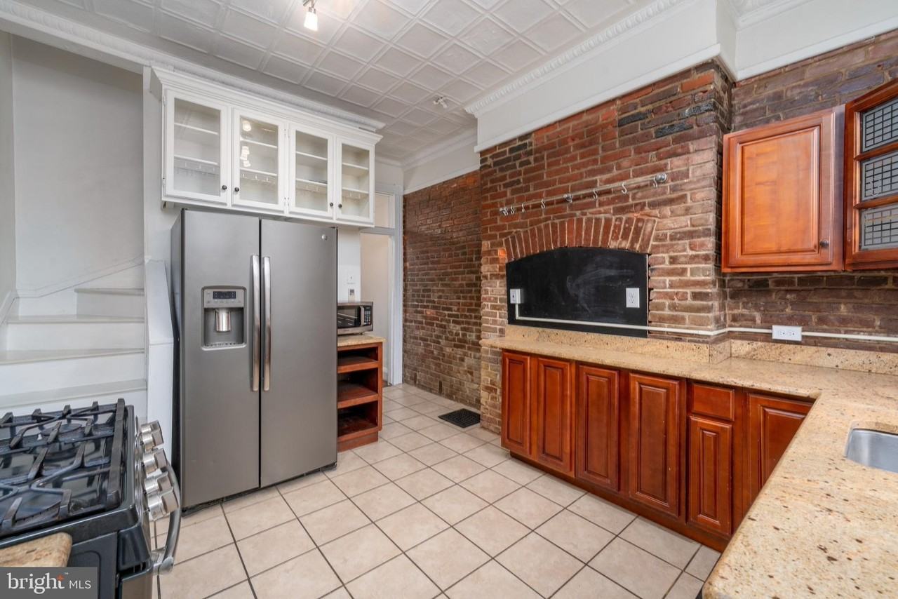 216 E Biddle St - Photo 2 of 43