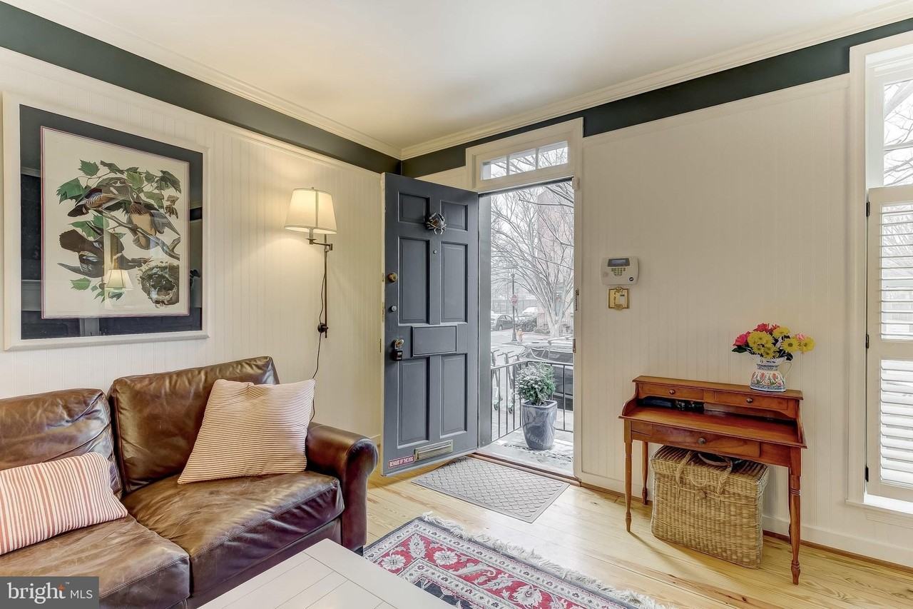 145 W Hill St - Photo 3 of 31