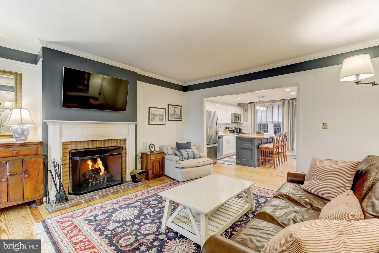 145 W Hill St - Photo 4 of 31