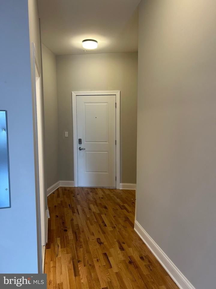 100 W Lexington St Apt 504 - Photo 2 of 19