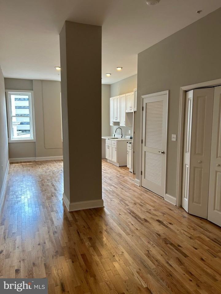 100 W Lexington St Apt 504 - Photo 4 of 19