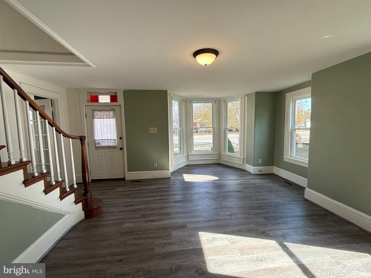 305 Central Ave - Photo 5 of 19