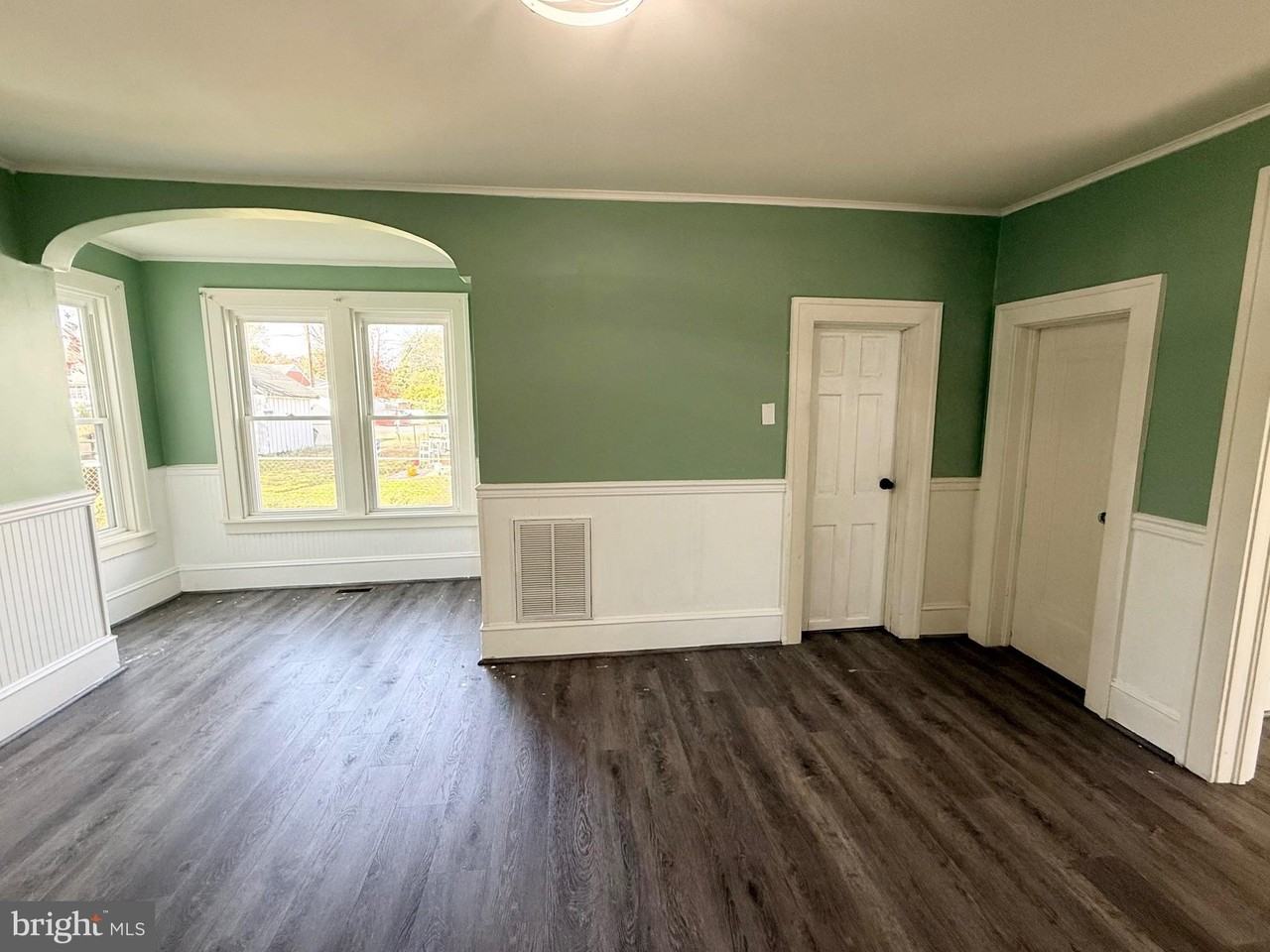 305 Central Ave - Photo 7 of 19