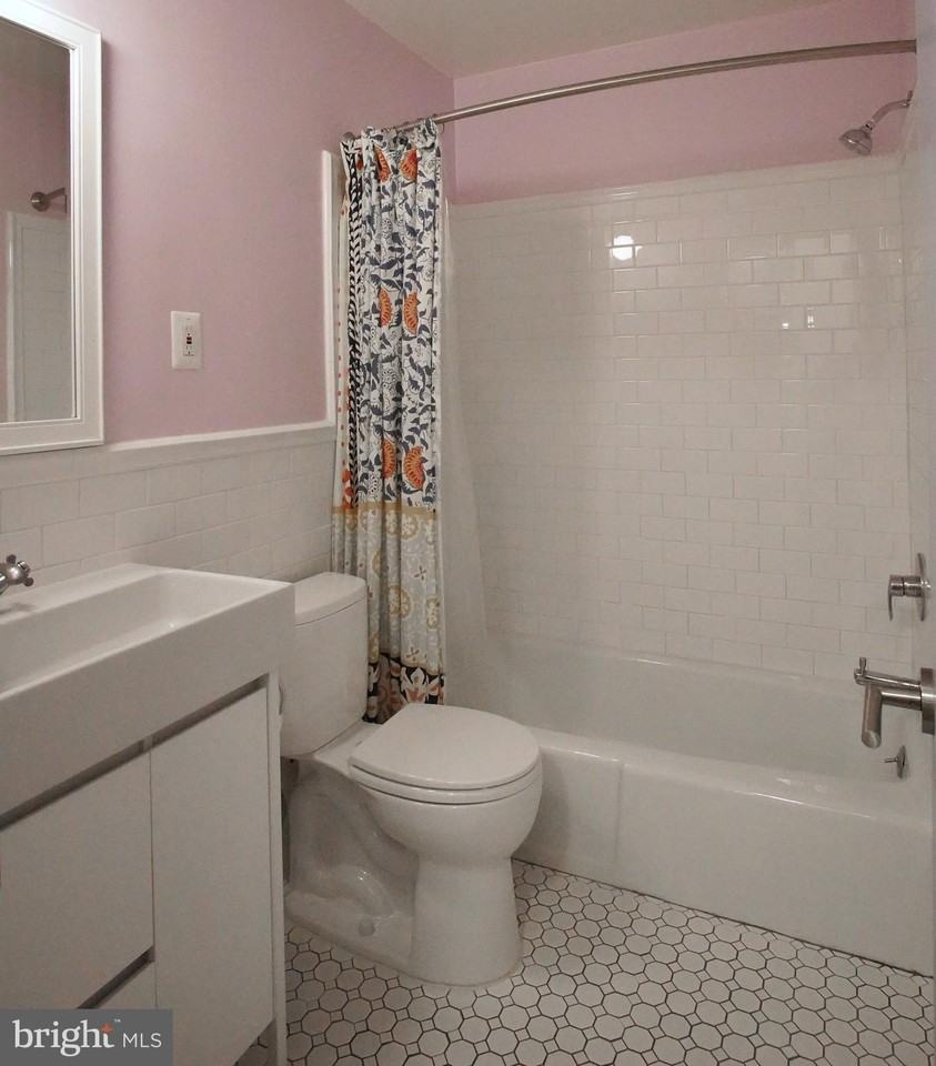 10607 Montrose Ave Apt 102 - Photo 7 of 13