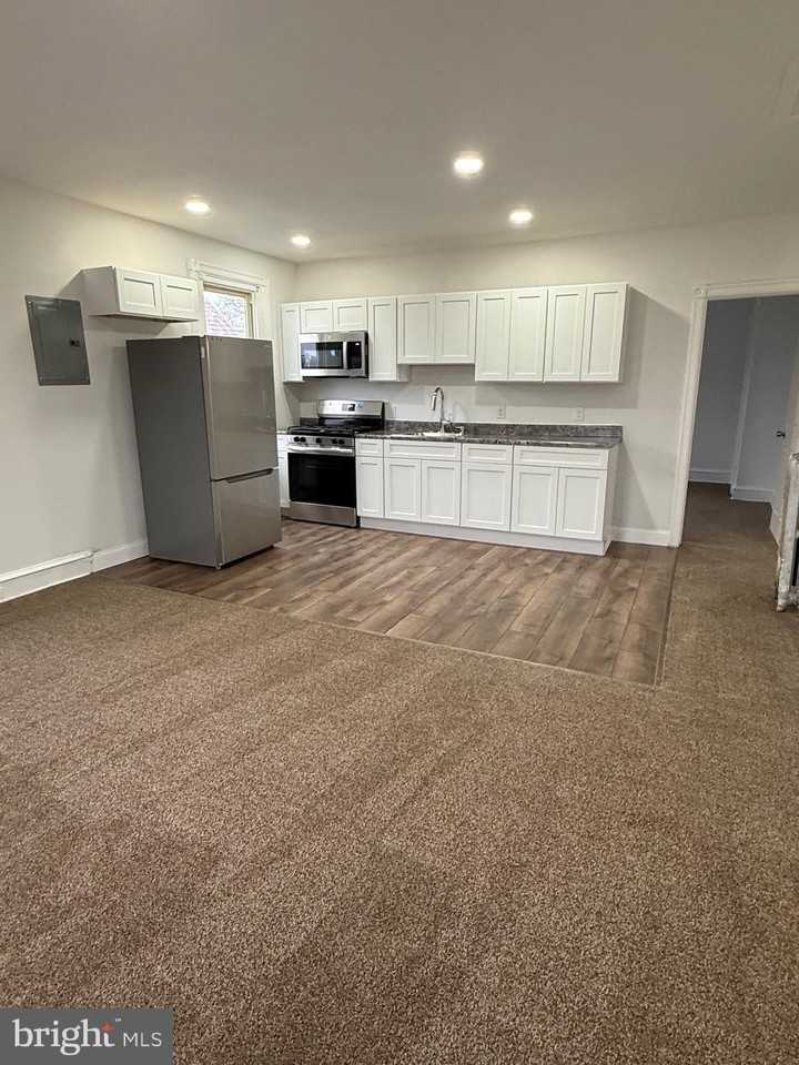 1906 49th St Unit 2 - Photo 3 of 10