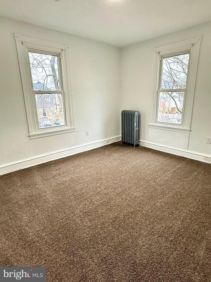 1906 49th St Unit 2 - Photo 4 of 10