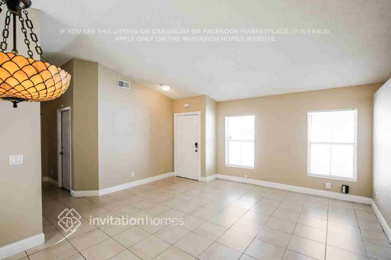 18466 Nw 22nd St - Photo 4 of 17