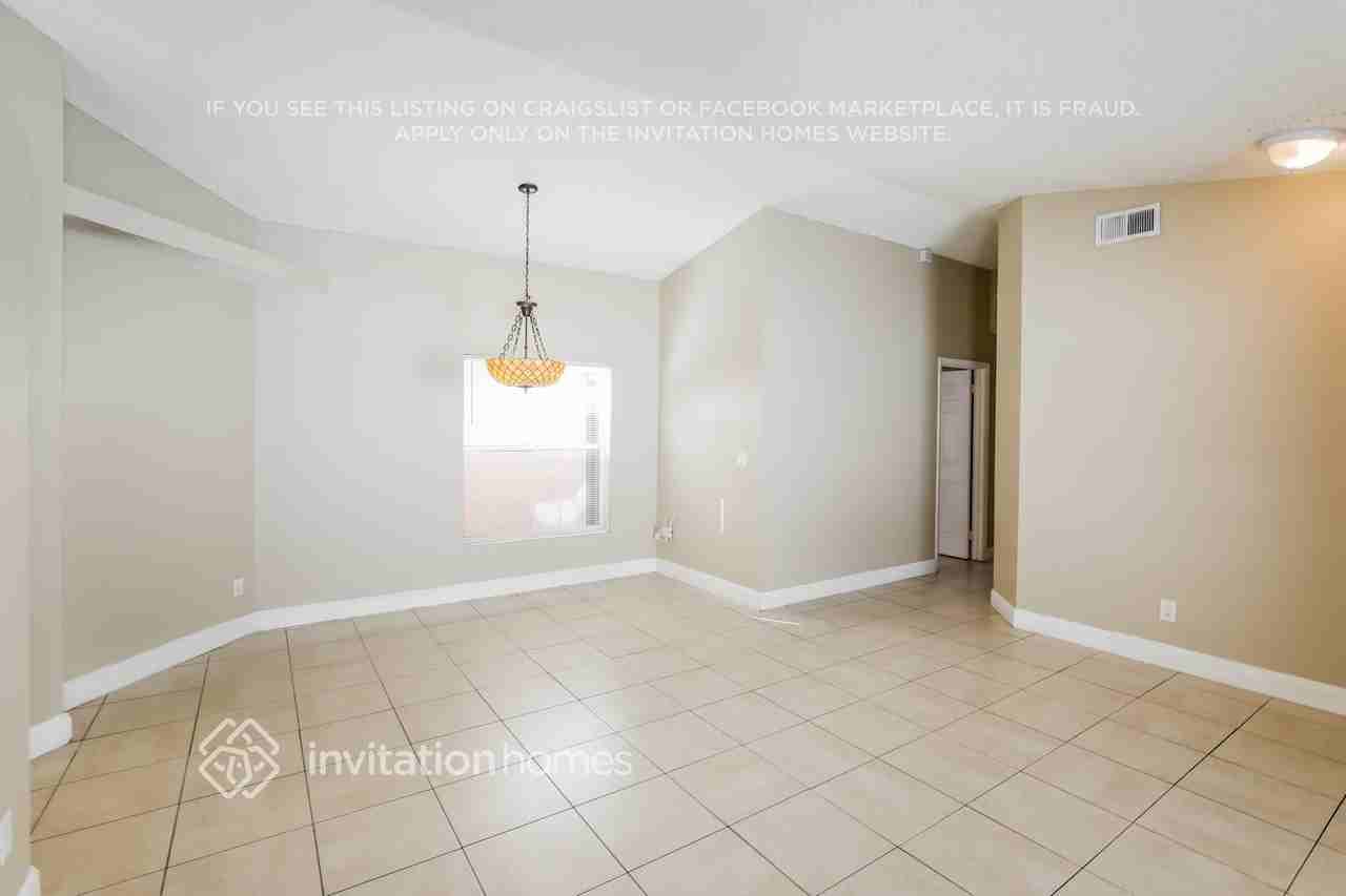 18466 Nw 22nd St - Photo 6 of 17