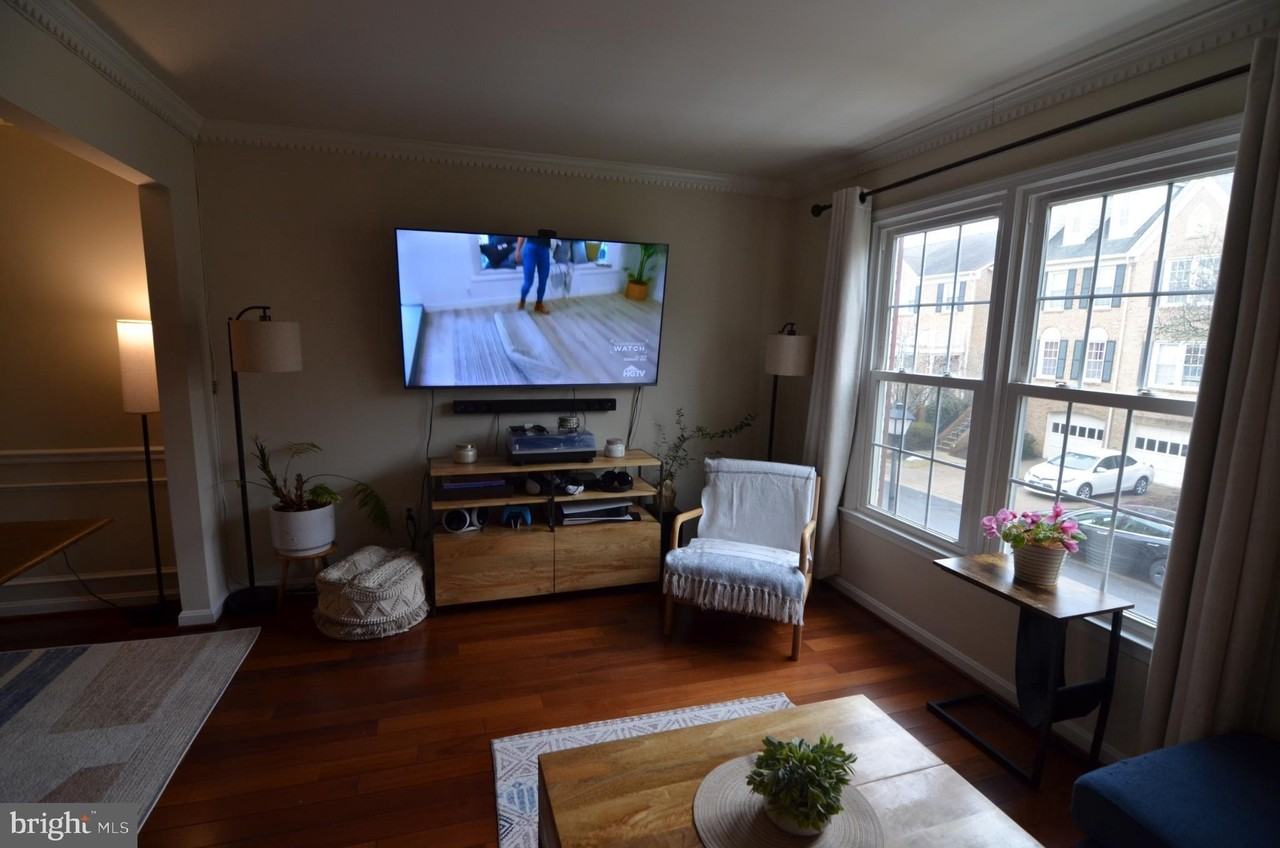 2039 Gallows Tree Ct - Photo 4 of 43