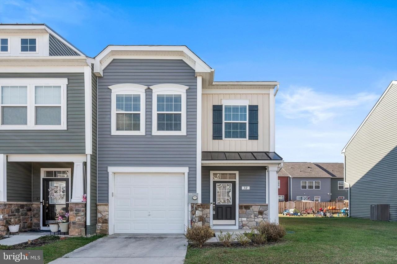 32 Healey Ct - Photo 2 of 32