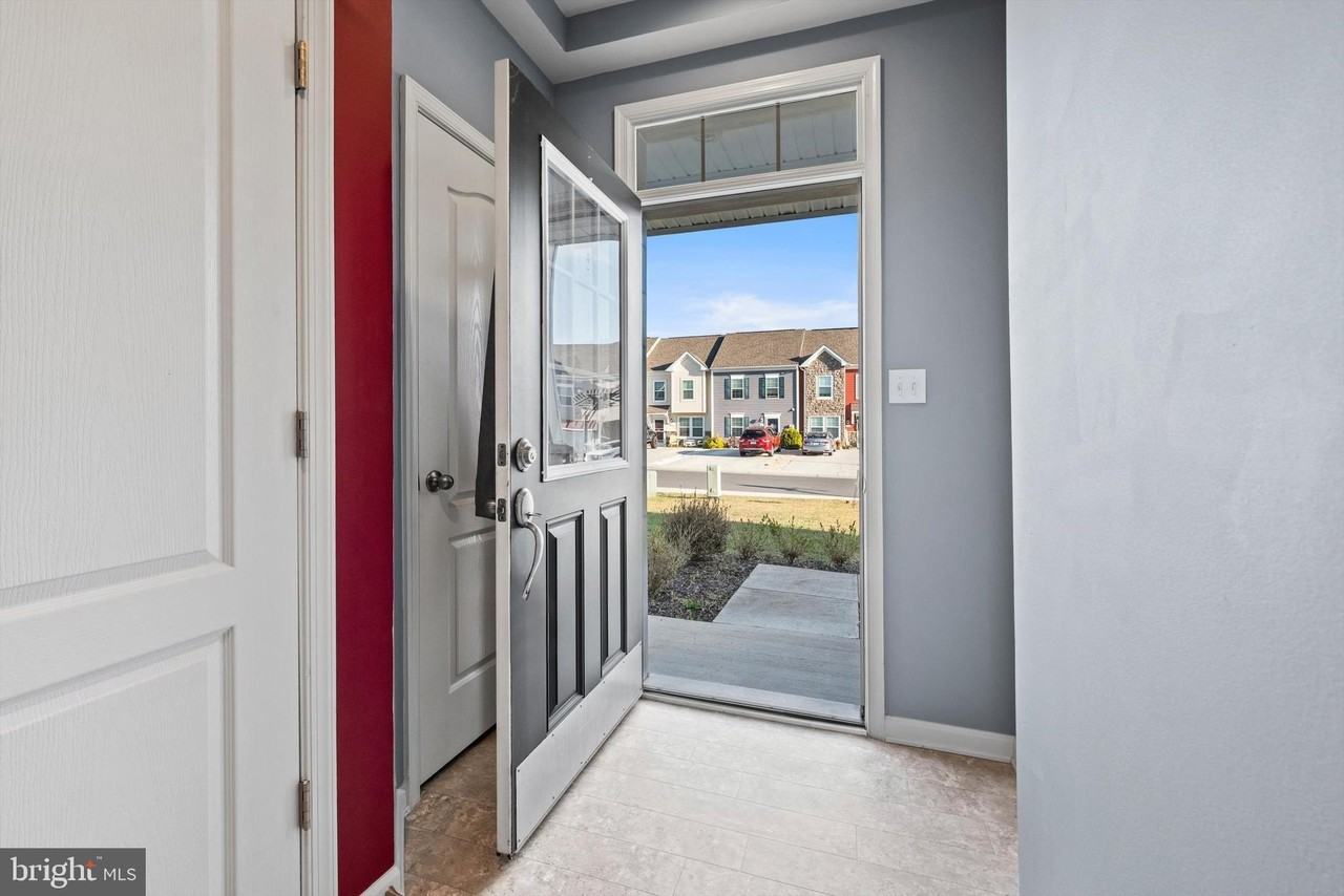 32 Healey Ct - Photo 5 of 32