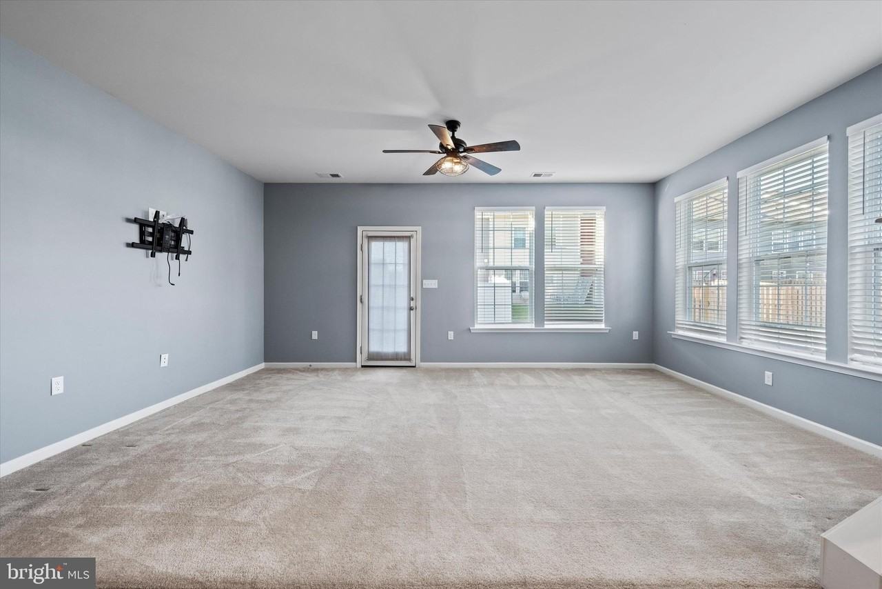 32 Healey Ct - Photo 7 of 32